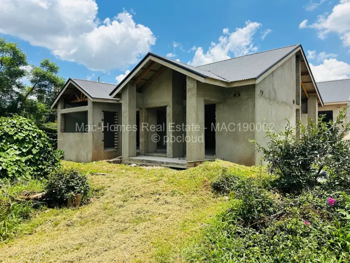 Townhouse/Cluster for Sale in Emerald Hill, Harare