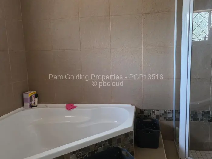 5 Bedroom House for Sale in Manningdale, Bulawayo