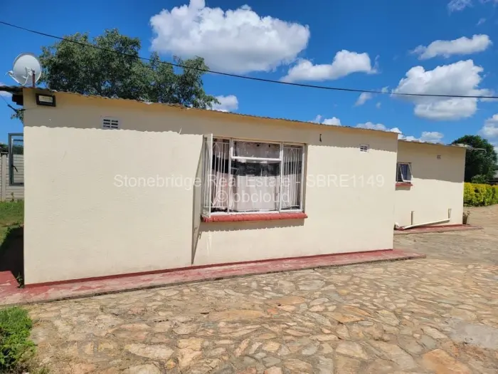 3 Bedroom House for Sale in Lochview, Bulawayo