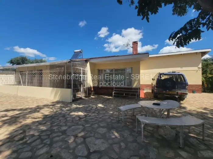 3 Bedroom House for Sale in Lochview, Bulawayo