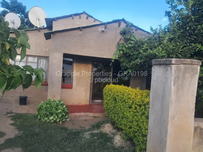 6 Bedroom House for Sale in Budiriro, Harare