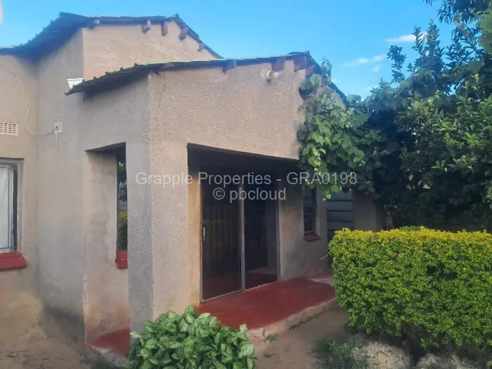 6 Bedroom House for Sale in Budiriro, Harare