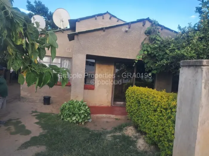 6 Bedroom House for Sale in Budiriro, Harare