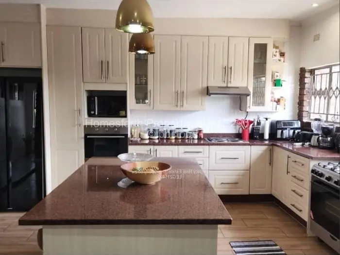 6 Bedroom House for Sale in Sandton Park, Harare