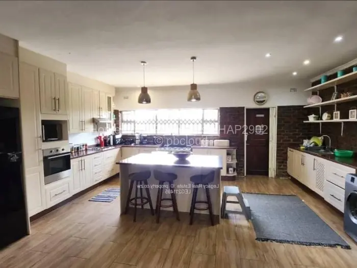 6 Bedroom House for Sale in Sandton Park, Harare