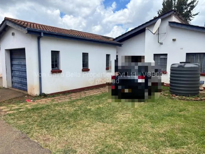 Townhouse/Cluster for Sale in Bluff Hill, Harare