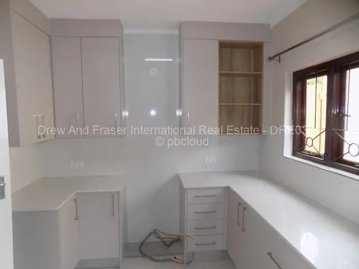 Townhouse/Cluster to Rent in Newlands, Harare