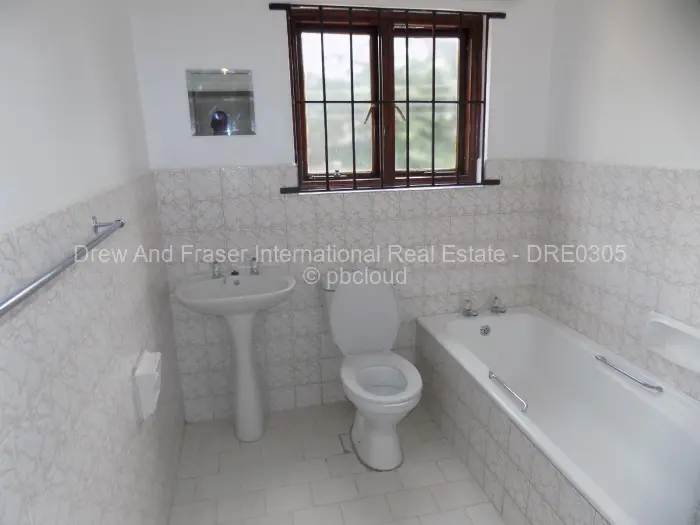 Townhouse/Cluster to Rent in Newlands, Harare