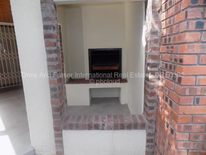 Townhouse/Cluster to Rent in Newlands, Harare