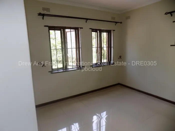 Townhouse/Cluster to Rent in Newlands, Harare