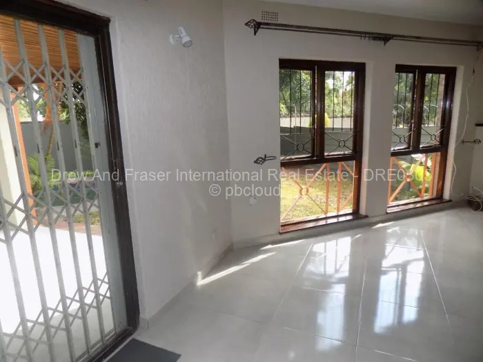 Townhouse/Cluster to Rent in Newlands, Harare