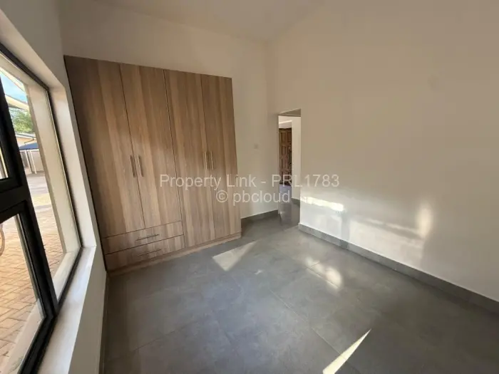 Townhouse/Cluster to Rent in Pomona