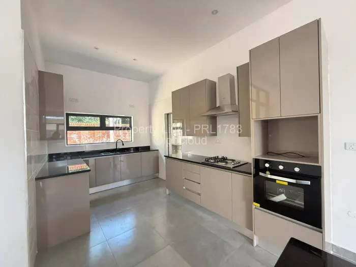 Townhouse/Cluster to Rent in Pomona