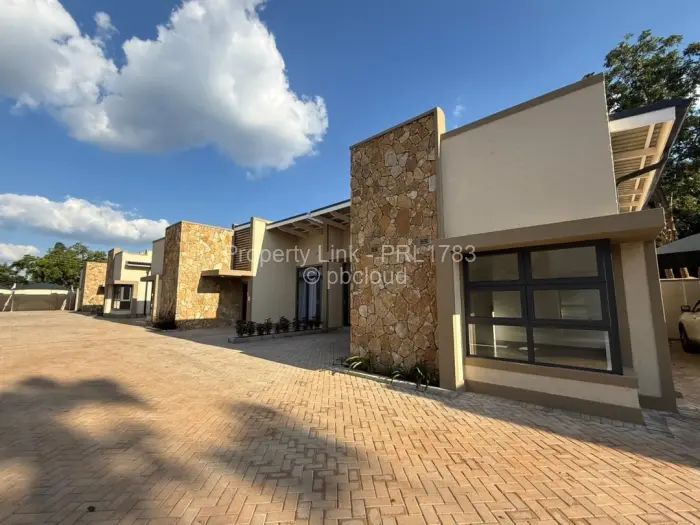 Townhouse/Cluster to Rent in Pomona