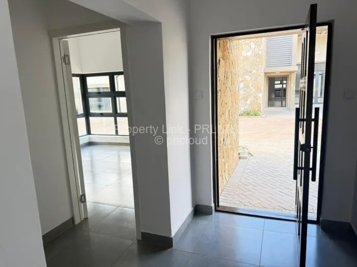 Townhouse/Cluster to Rent in Pomona