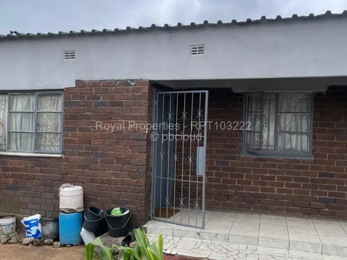 4 Bedroom House for Sale in Highfield, Harare