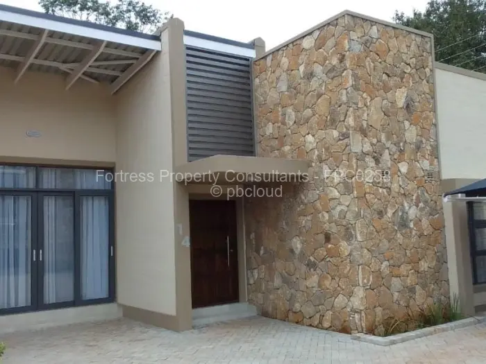 Townhouse/Cluster to Rent in Pomona