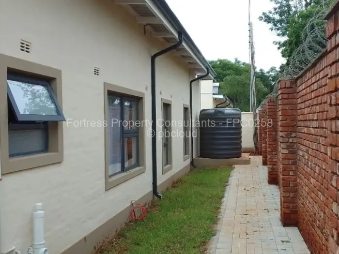 Townhouse/Cluster to Rent in Pomona