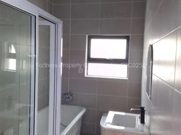 Townhouse/Cluster to Rent in Pomona