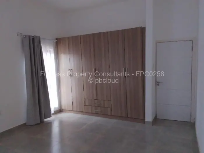 Townhouse/Cluster to Rent in Pomona