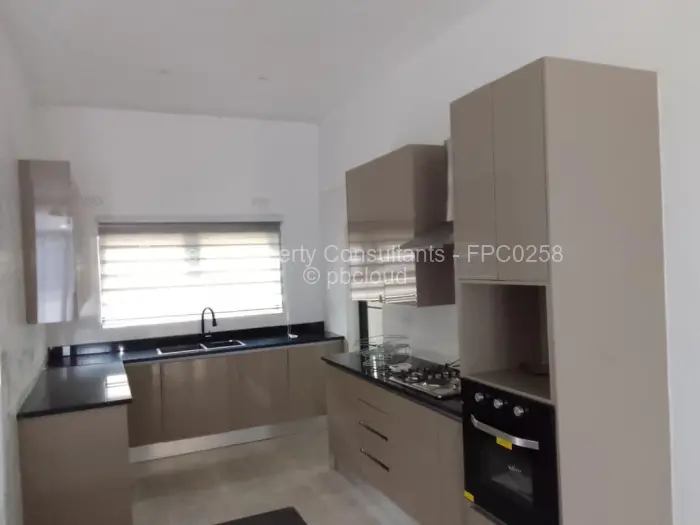 Townhouse/Cluster to Rent in Pomona