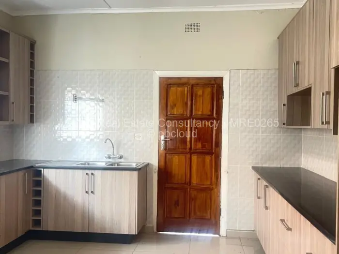5 Bedroom House to Rent in Newton West, Bulawayo