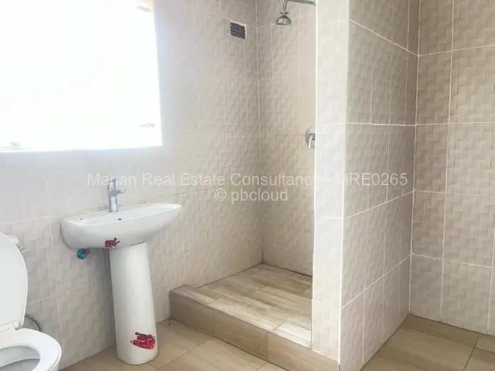 5 Bedroom House to Rent in Newton West, Bulawayo