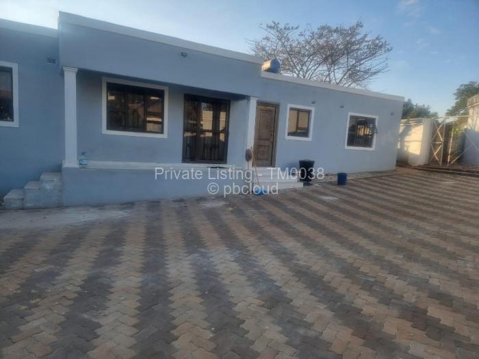 Townhouse/Cluster to Rent in Bluff Hill, Harare