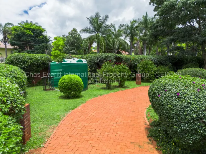 5 Bedroom House for Sale in Ryelands, Harare