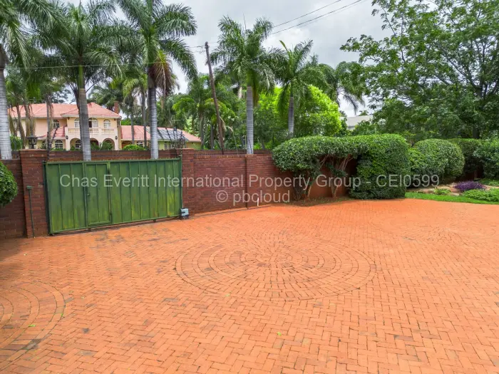 5 Bedroom House for Sale in Ryelands, Harare