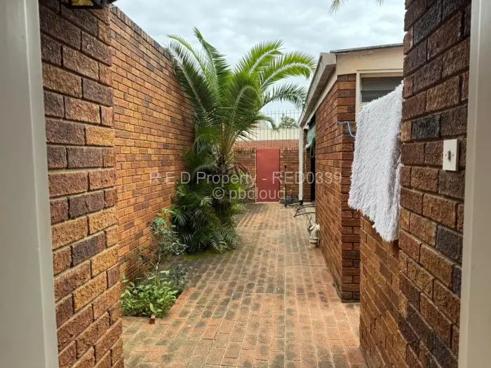 Townhouse/Cluster for Sale in Ascot, Bulawayo