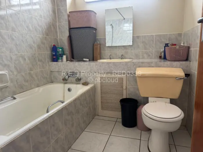 Townhouse/Cluster for Sale in Ascot, Bulawayo