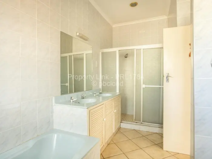 5 Bedroom House for Sale in Ryelands, Harare