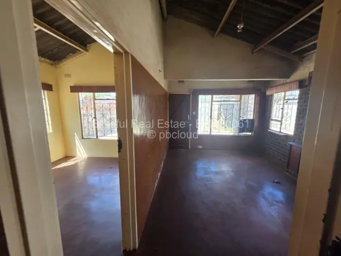 4 Bedroom House for Sale in Chitungwiza, Chitungwiza