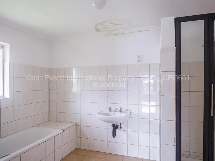 Flat/Apartment to Rent in Borrowdale Brooke