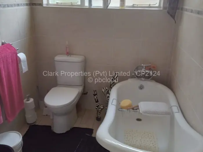 4 Bedroom House for Sale in Burnside, Bulawayo