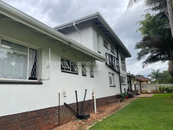 6 Bedroom House for Sale in Chisipite, Harare