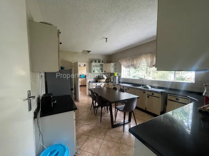 6 Bedroom House for Sale in Chisipite, Harare