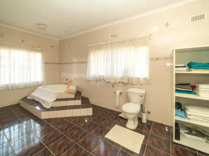 5 Bedroom House for Sale in Glen Lorne, Harare