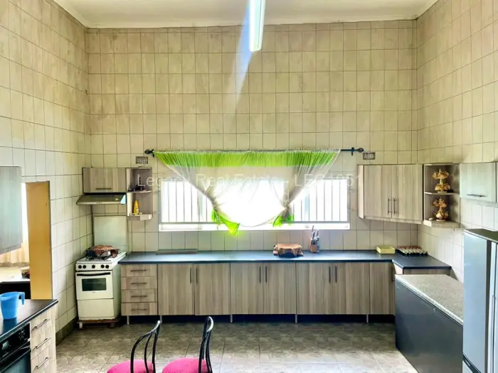 6 Bedroom House for Sale in Carrick Creagh Estate, Harare