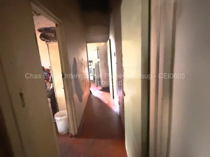 5 Bedroom House for Sale in Glen View, Harare