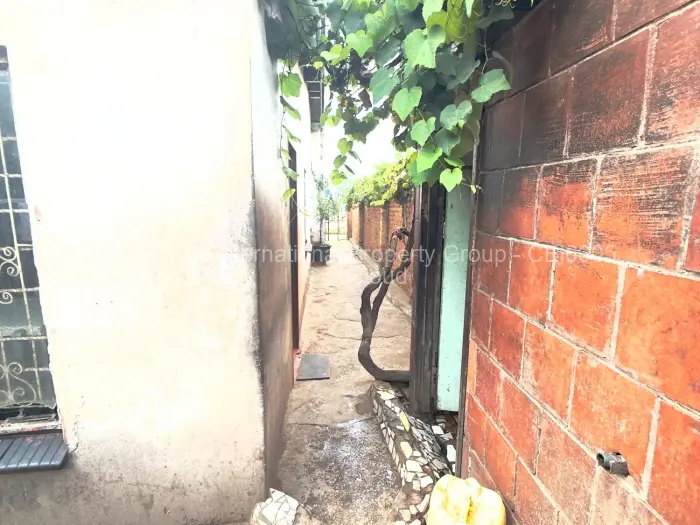 5 Bedroom House for Sale in Glen View, Harare