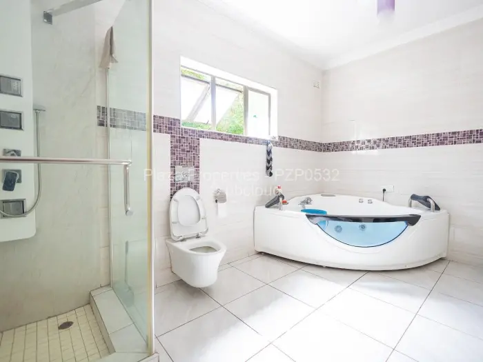 6 Bedroom House for Sale in Monavale, Harare