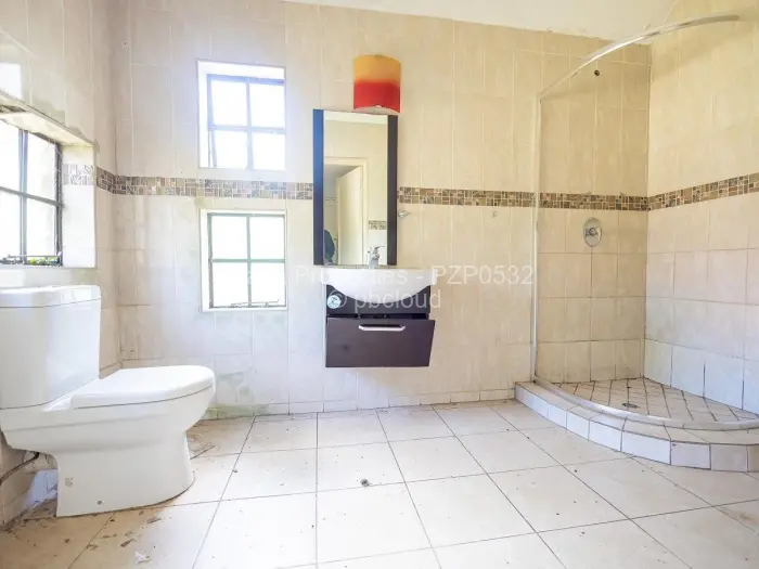 6 Bedroom House for Sale in Monavale, Harare