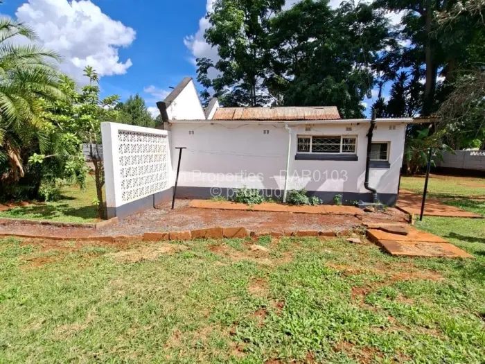 2 Bedroom Cottage/Garden Flat to Rent in Meyrick Park, Harare