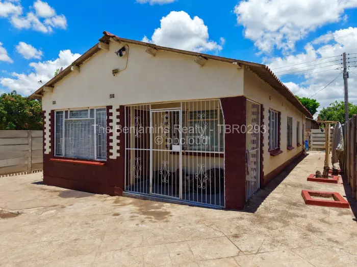 4 Bedroom House for Sale in Budiriro, Harare