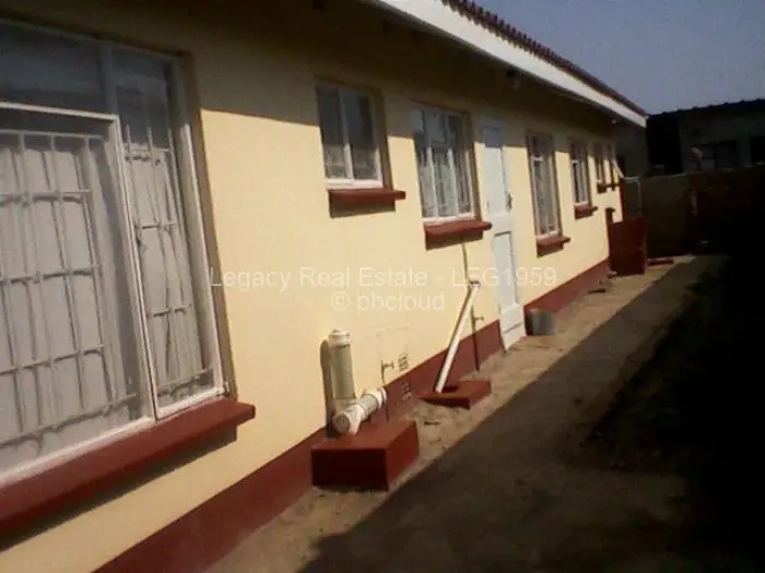 3 Bedroom House for Sale in Chitungwiza, Chitungwiza
