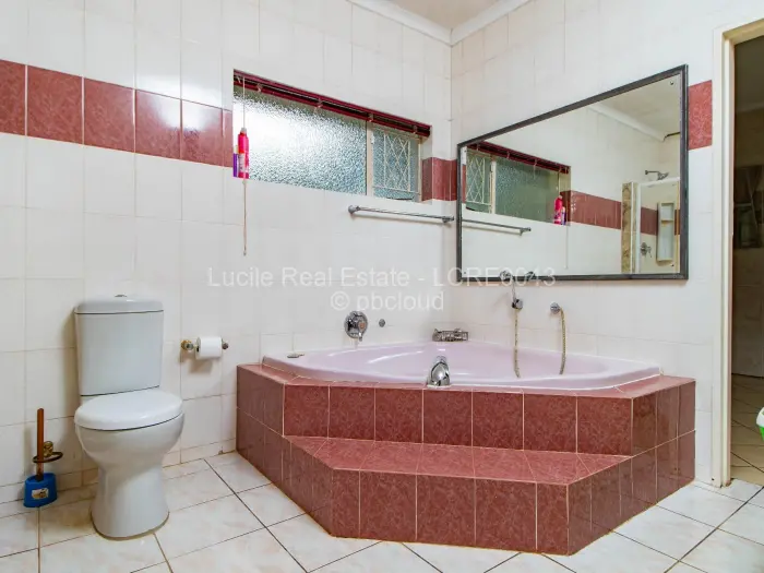 5 Bedroom House to Rent in Mandara, Harare