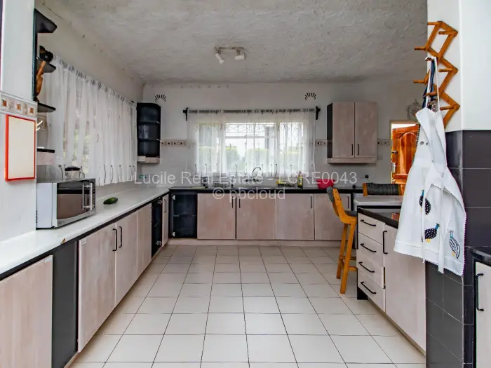 5 Bedroom House to Rent in Mandara, Harare