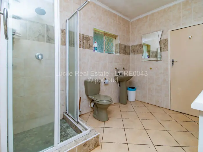 5 Bedroom House to Rent in Mandara, Harare